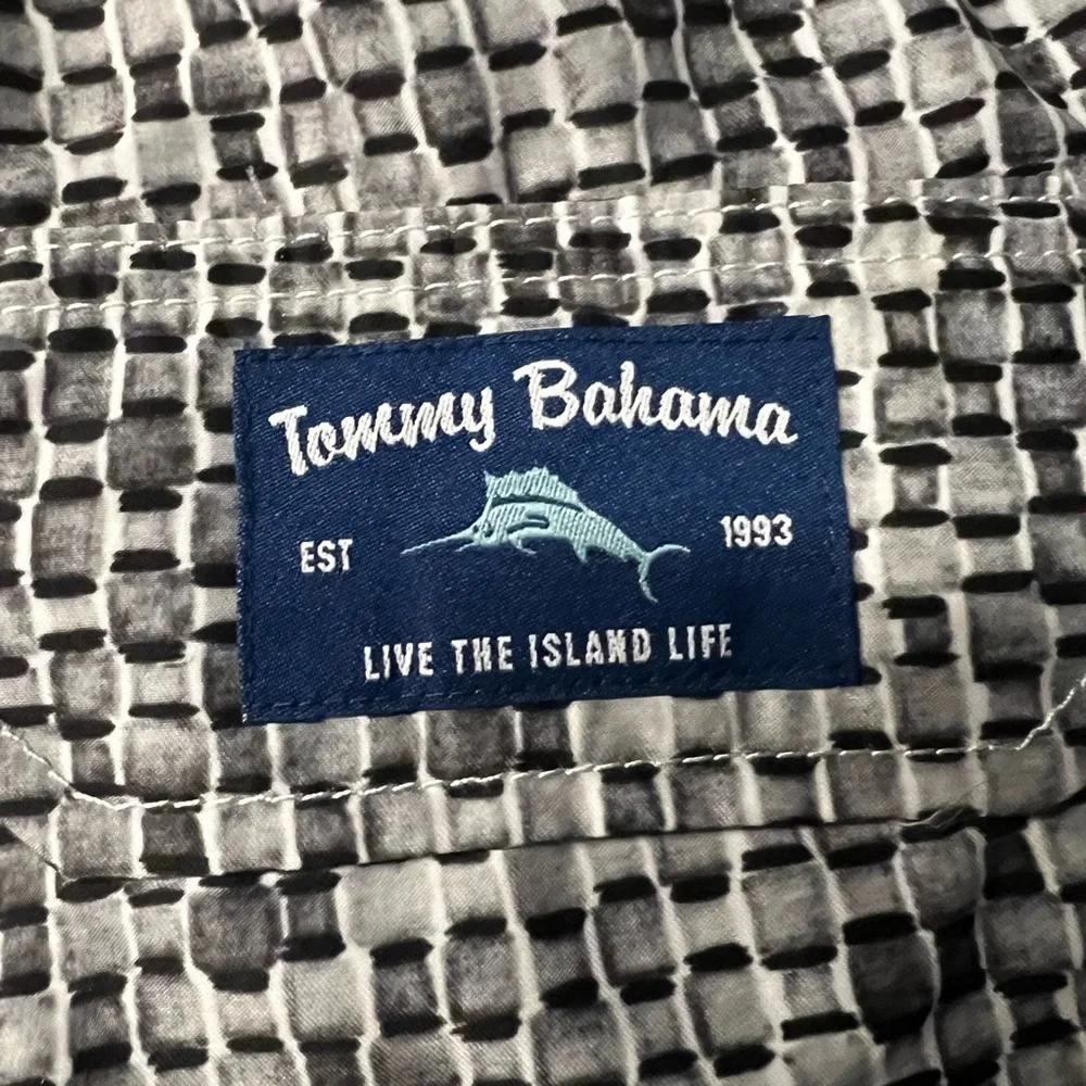 Tommy Bahama Black, Gray and White Board Shorts with Modern Pattern Size Large